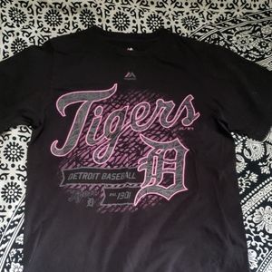 Black and pink detroit tigers baseball t shirt
